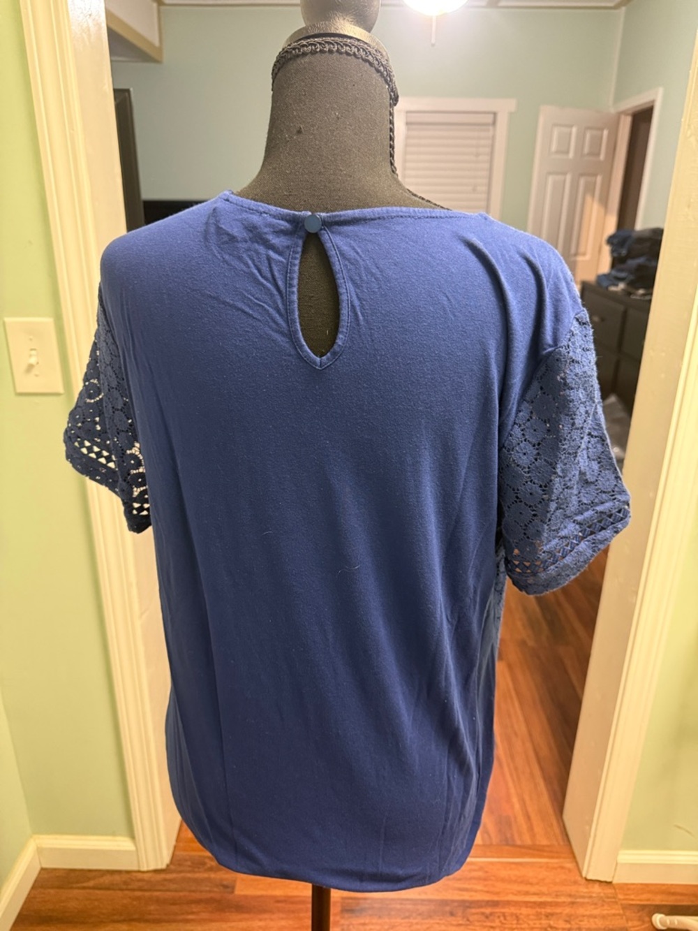 Badgley Mischka Navy Blue Eyelet Lace Short Sleeve Top - Picture 3 of 3